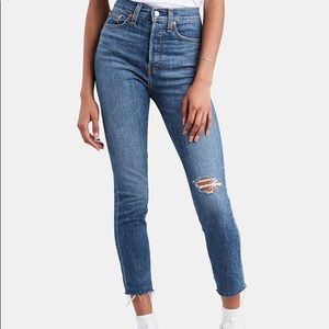 Levi’s Wedgie Skinny cutoffs